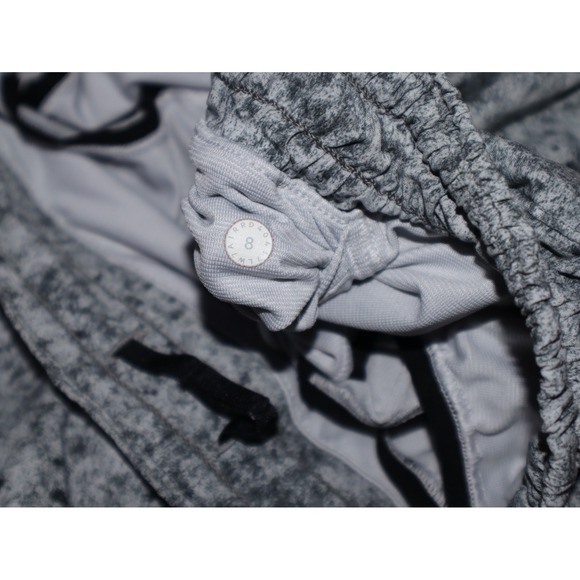 Lululemon Shorts Women 8 Gray Hotty Hot 2.5" Lined Run Train Gym Athleisure EUC - Picture 4 of 4